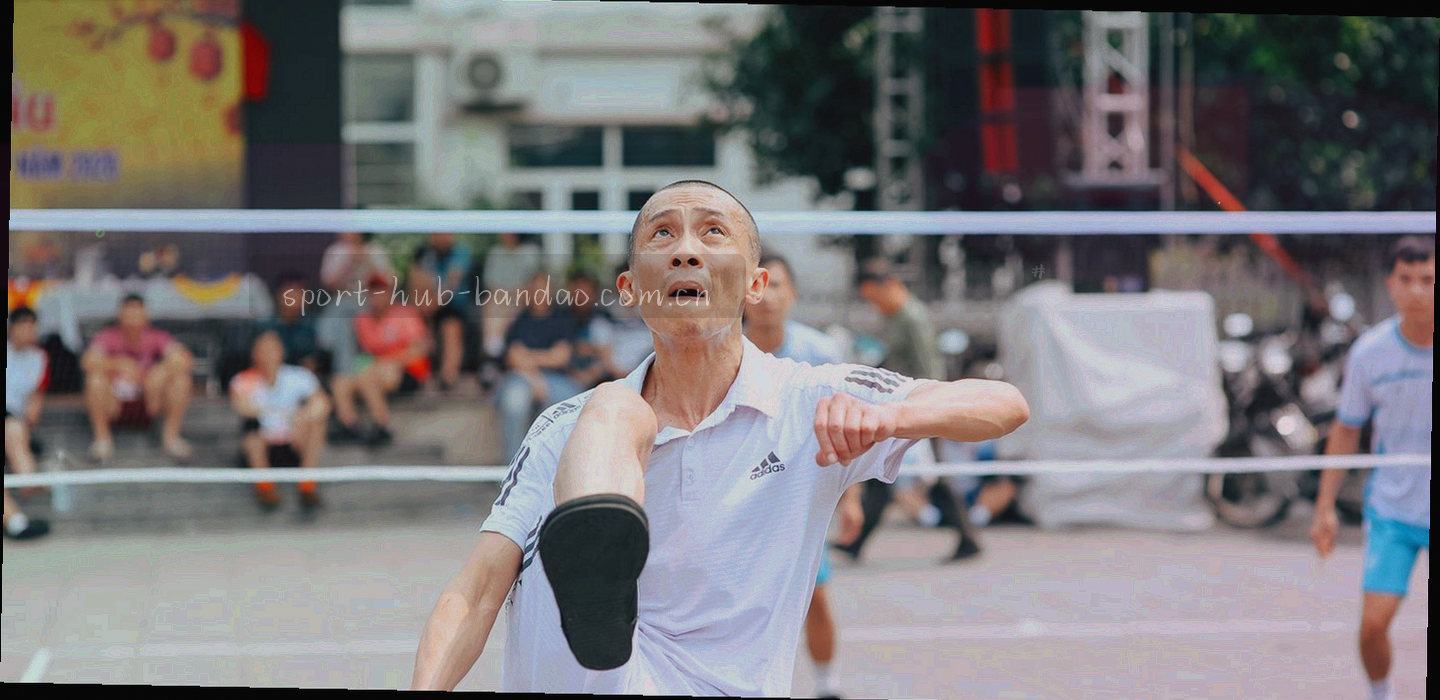 城市体育场馆在霓虹绿光线下的剪影